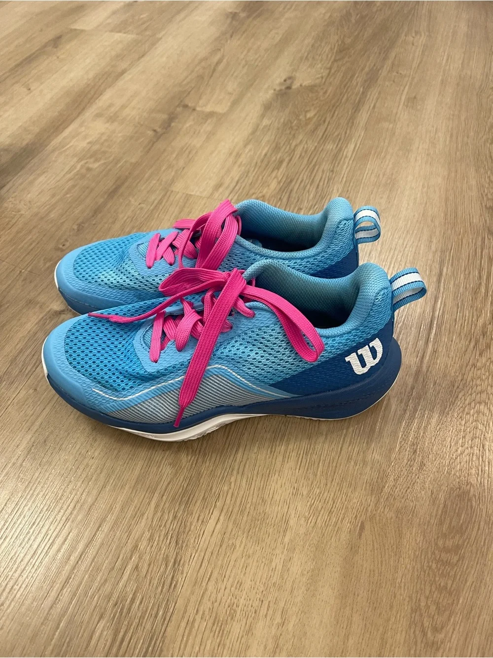 Wilson Women's Light Blue Athletic Sneakers with Pink Laces